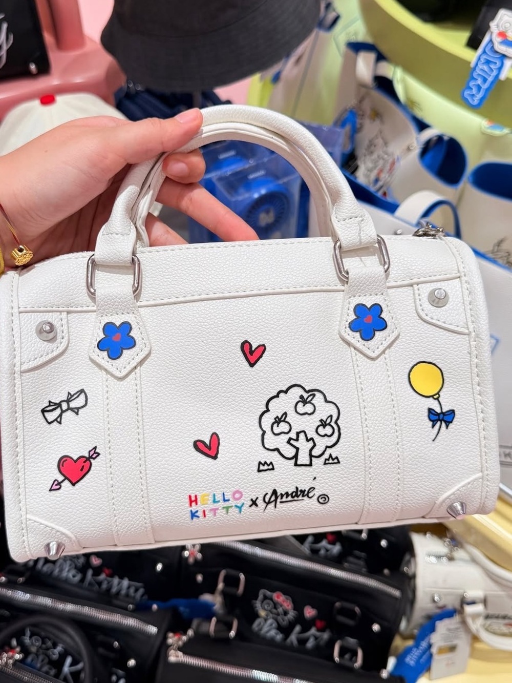 Hello Kitty x Andre Saraiva Mini Handbag - Picture 2 of 5